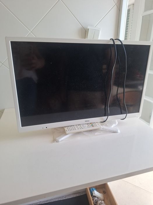 TV Qilive branca 24"