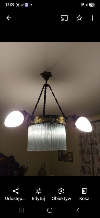 Stary żyrandol z soplami