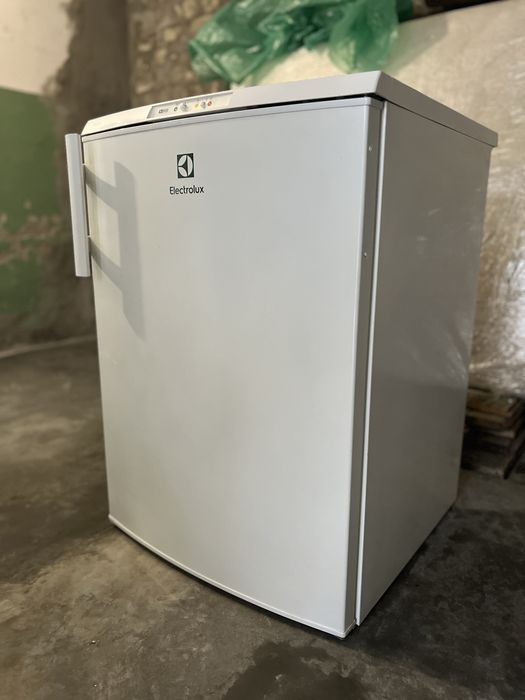 Морозильна камера Electrolux EUT1040AOW 85 см/ 80 л/ Frost Free/ А+