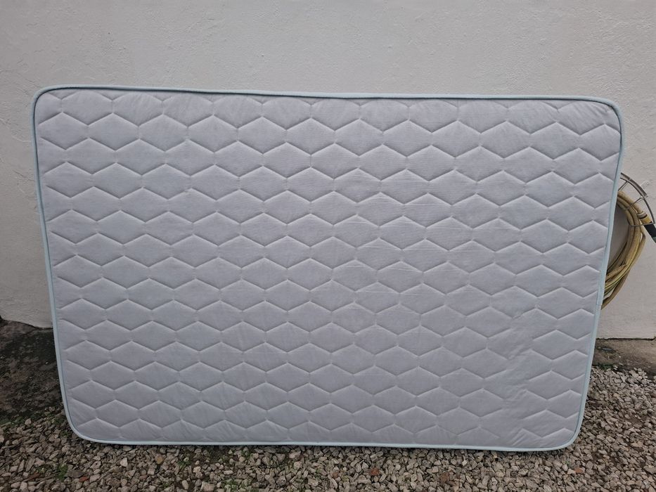 Colchão de cama solteiro 183x123cms, de molas, pouco uso, Lusocolchão.