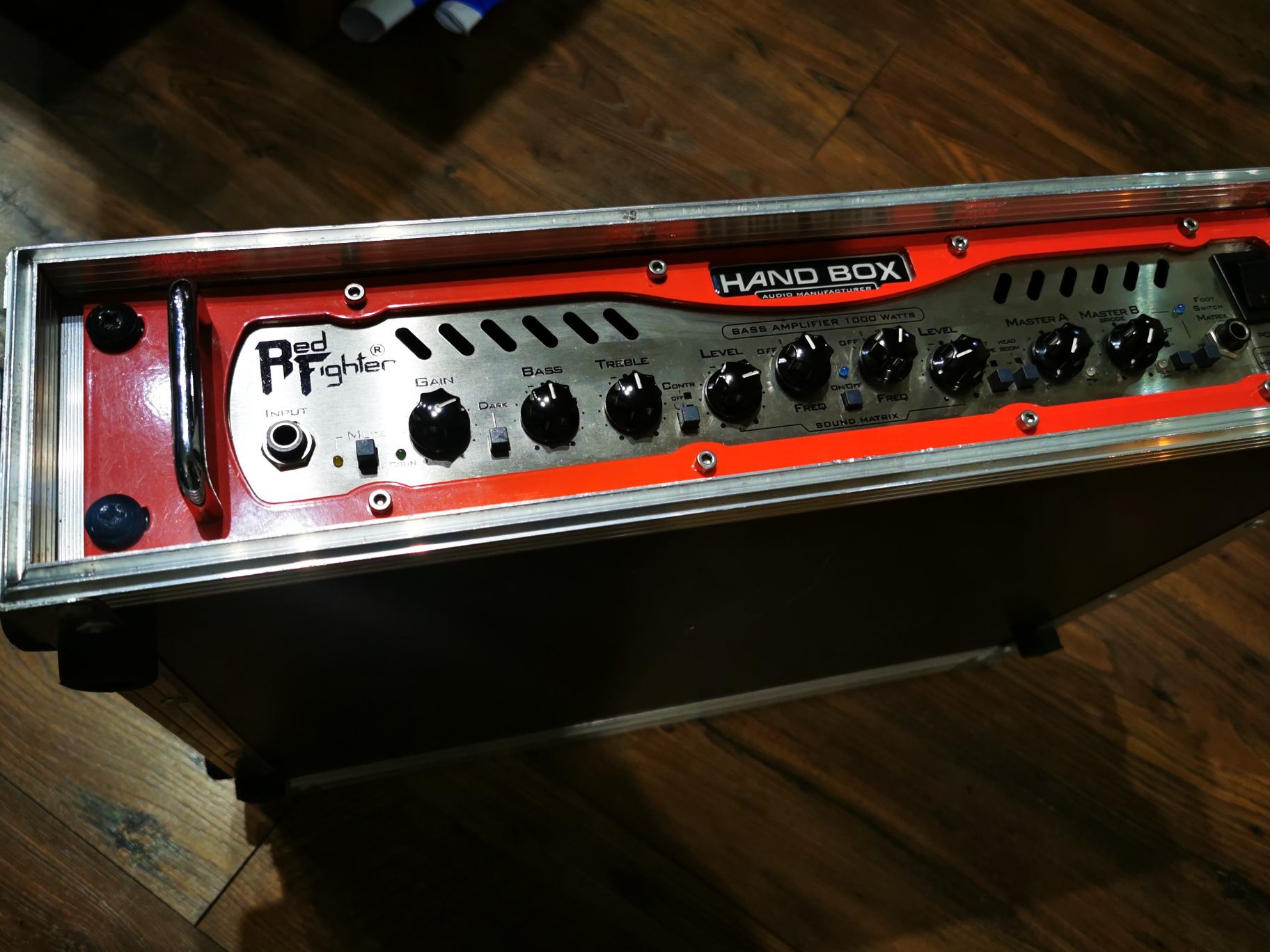 HandBox Red Fighter wzmacniacz basowy