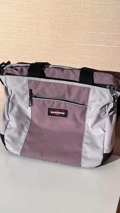 Saco Eastpak a tiracolo para portátil