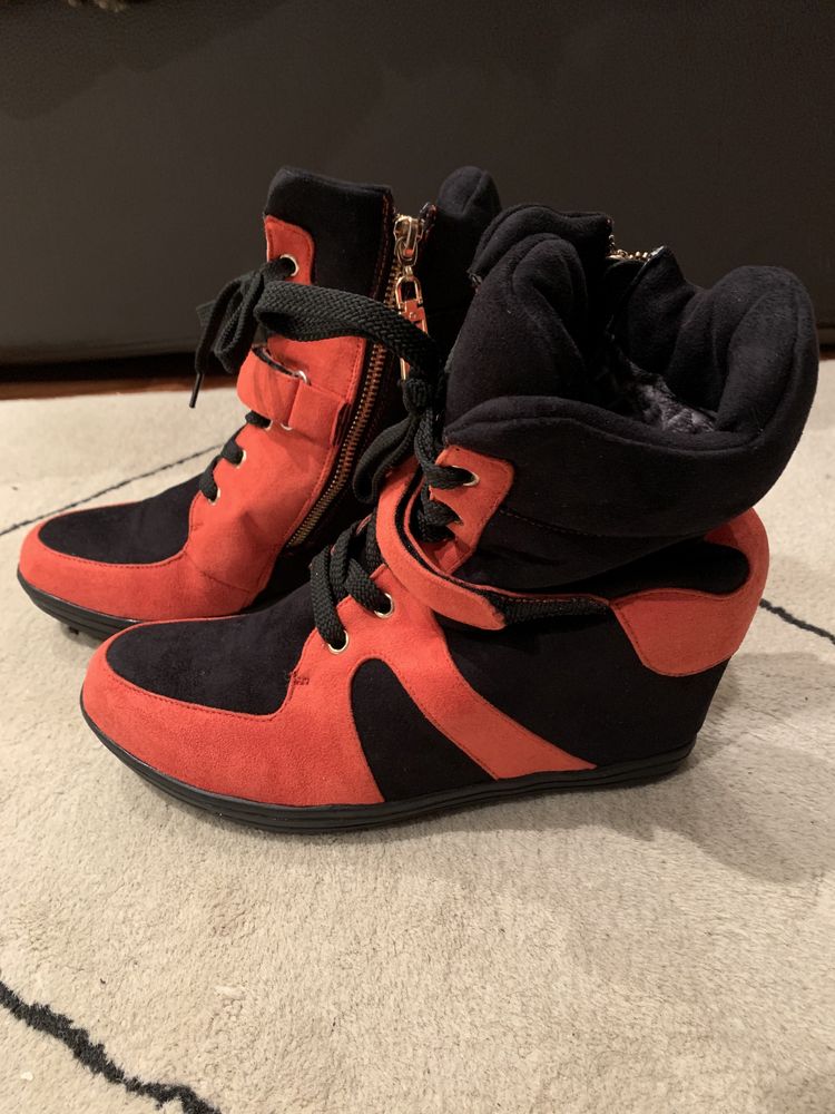 Sapatos variados a 15€ cada