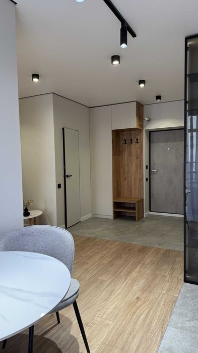 БЕЗ КОМІСІЇ! однокімнатна ВЕЛИКА квартира біля НАБЕРЕЖНОЇ