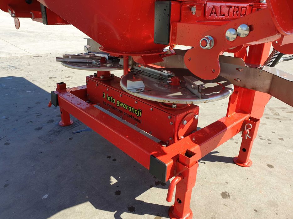 Rozsiewacz do nawozów ALTRO RN 600 / RN 800