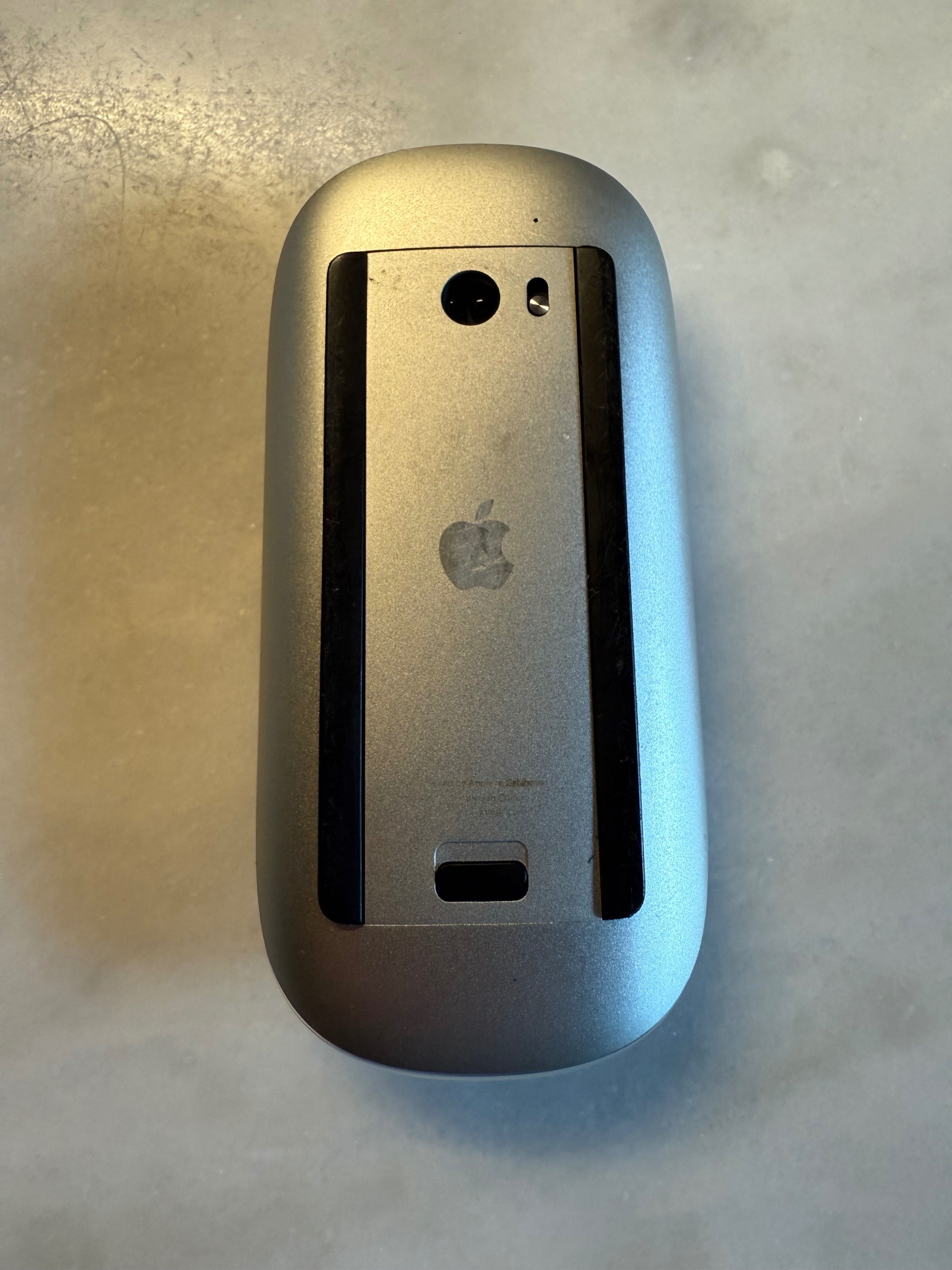 Apple Magic Mouse bluetooth A1296 (pilhas AA)
