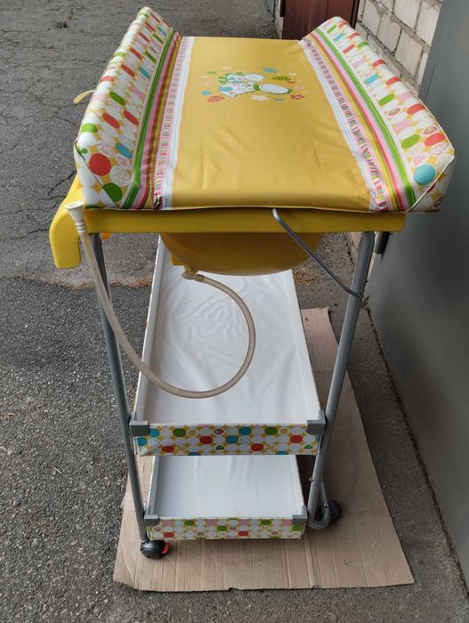 Пеленальный столик+ванночка+полки для вещей Brevi