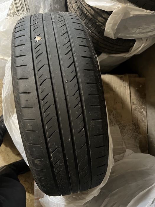 Літня резина шини 235/60/18 в гарному стані