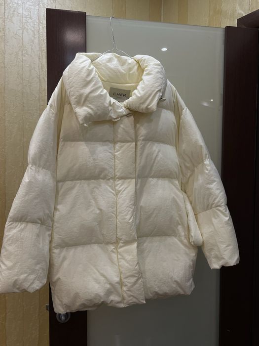 Пуховик Cher17 кремовий колір s/m