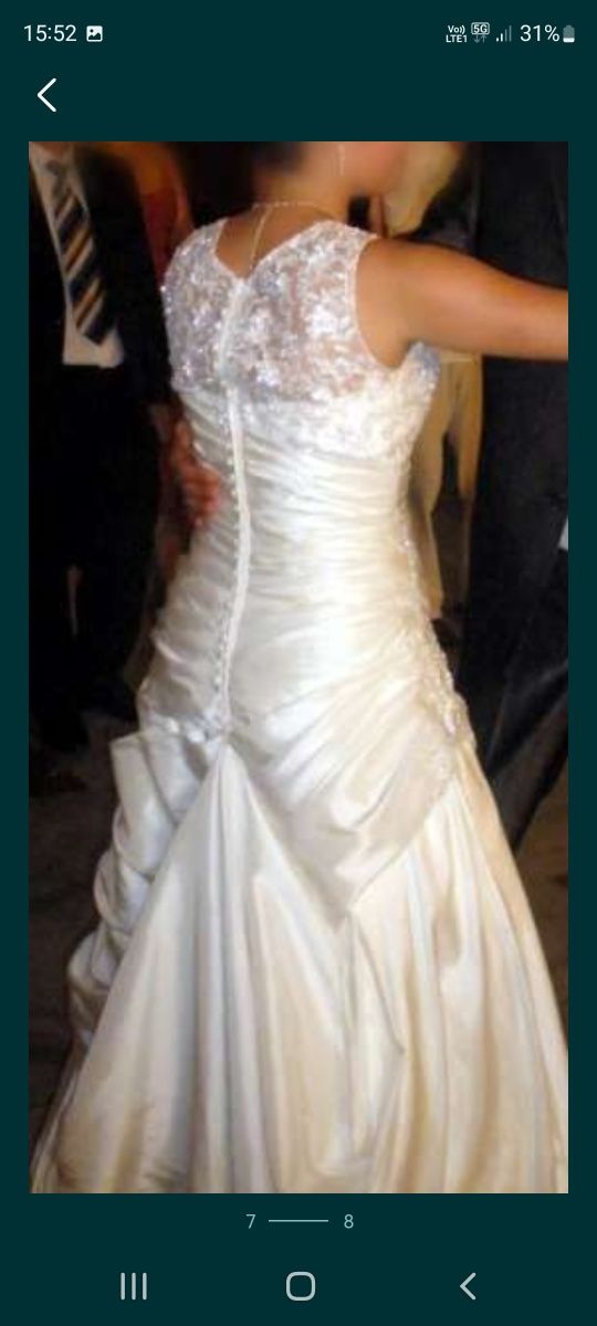 Suknia ślubna z podpinanym trenem