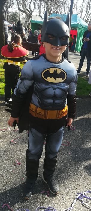 Fatos fantasia Ninja e Batman