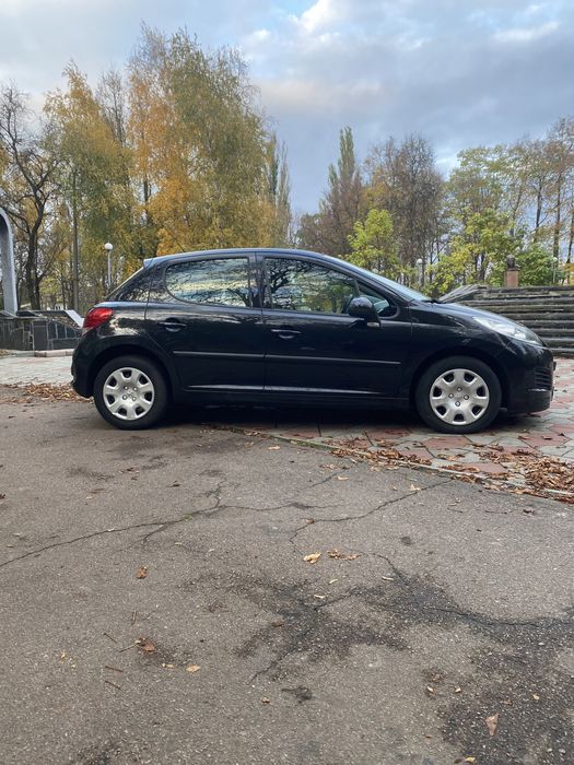 Peugeout 207 1.6 2010 року