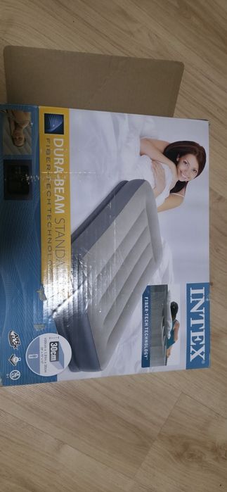 Nadmuchiwany materac intex + pompka elektryczna