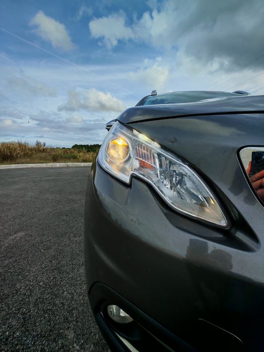 Peugeot 2008 vti 2017 único proprietário