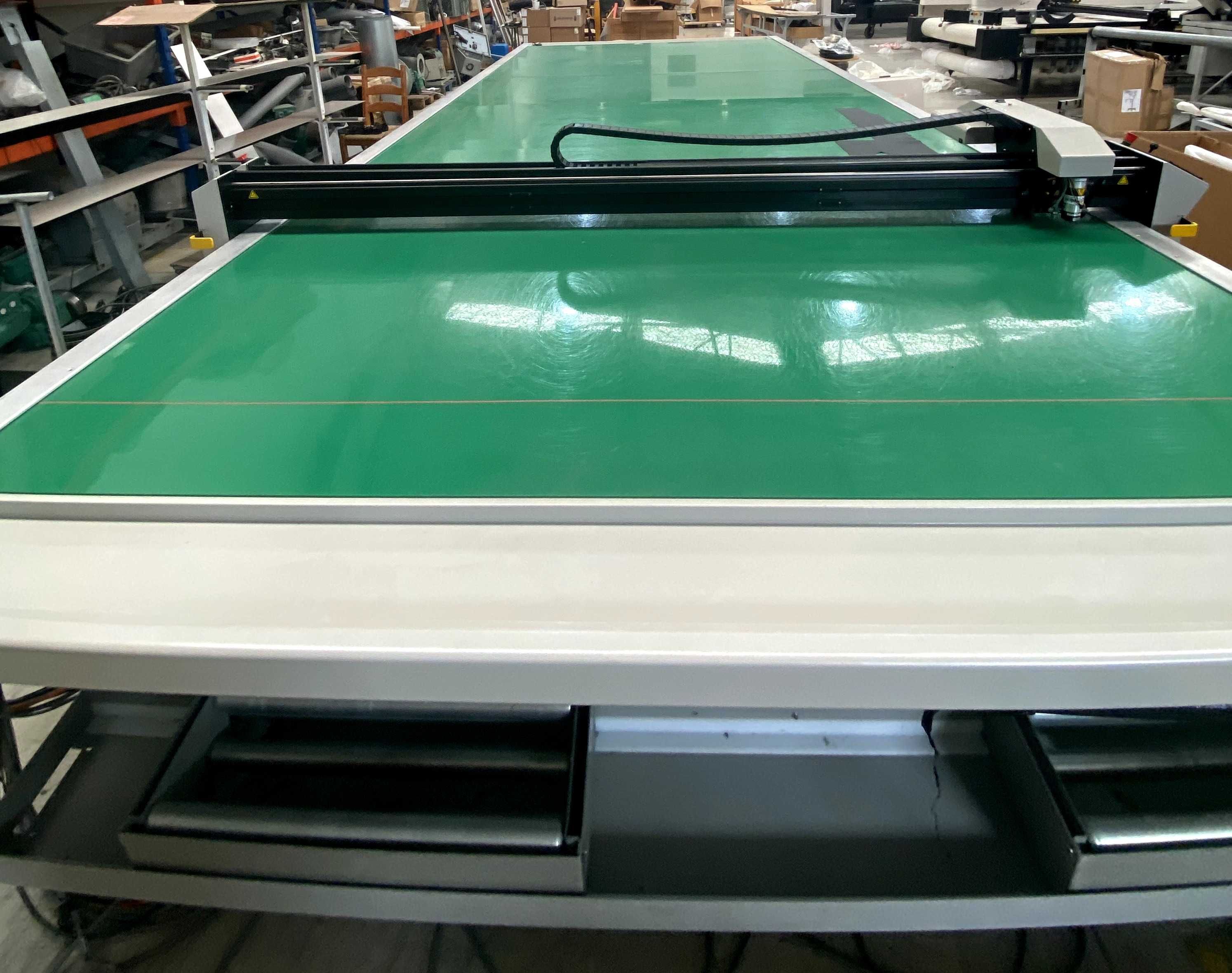 Indústria Têxtil - Gerber Taurus - máquina de corte automático de pele