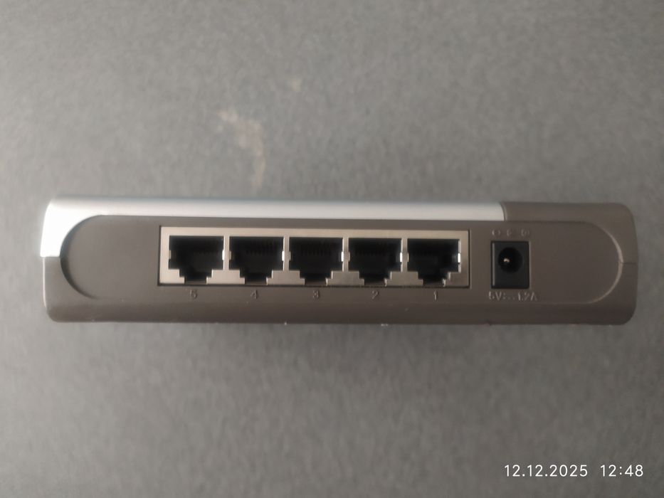 Комутатор D-Link DES-1005D свіч 5 портовий