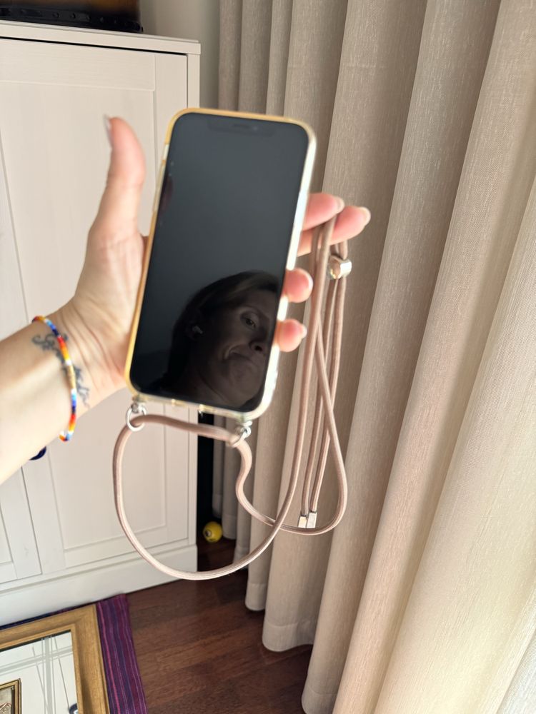 Capa silicone iPhone XR e equivalentes com cordão