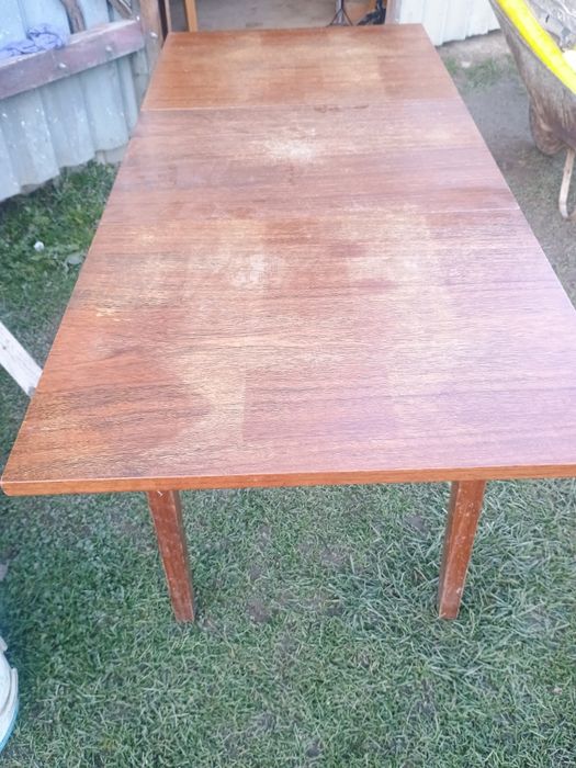 Sprzedam stół rozkładany lakierowany z czasów PRL-u