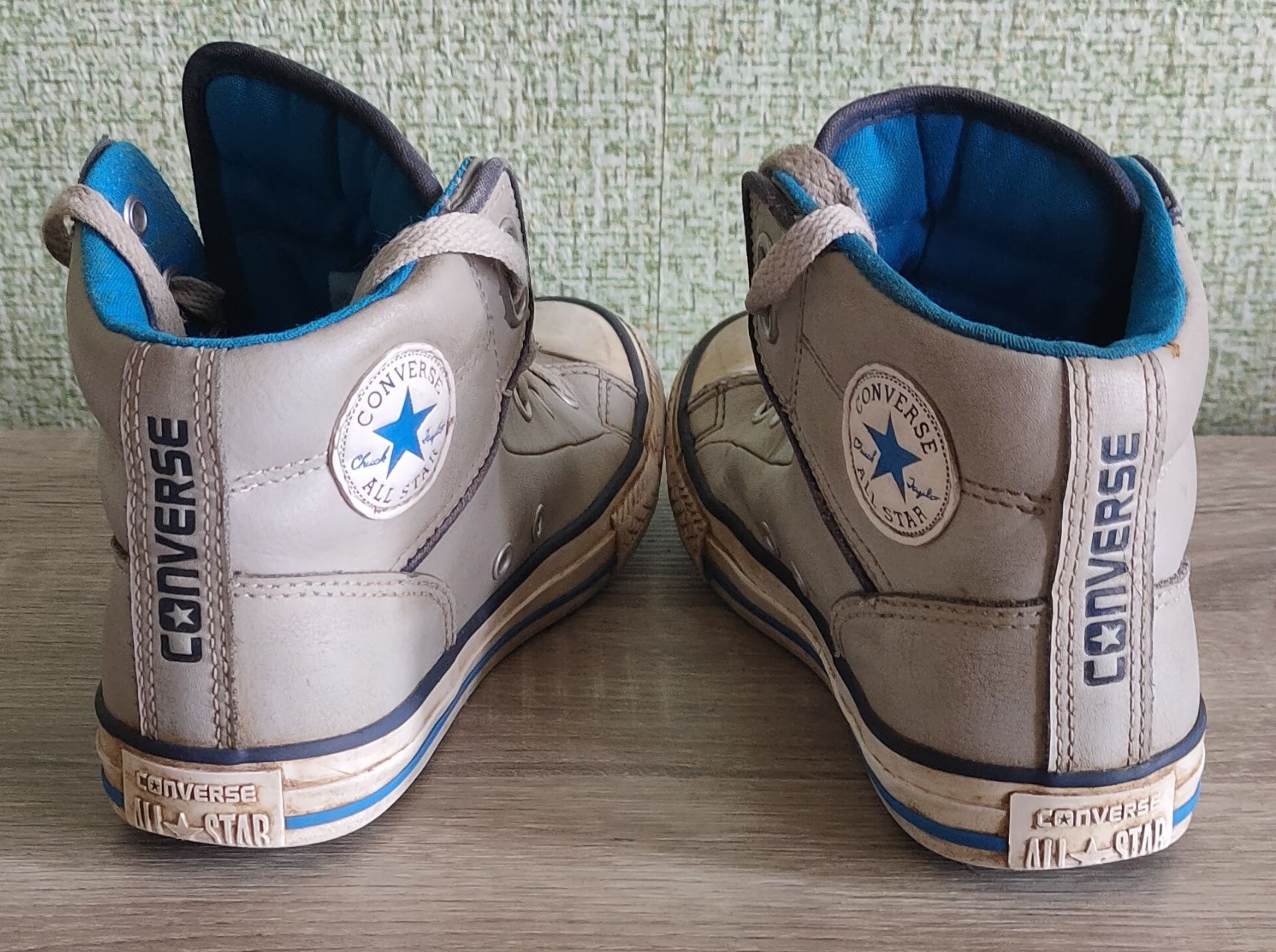 Продам оригинальные кожаные юниорские кеды Converse