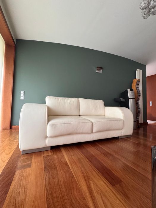 Sofa em pele branco como novo