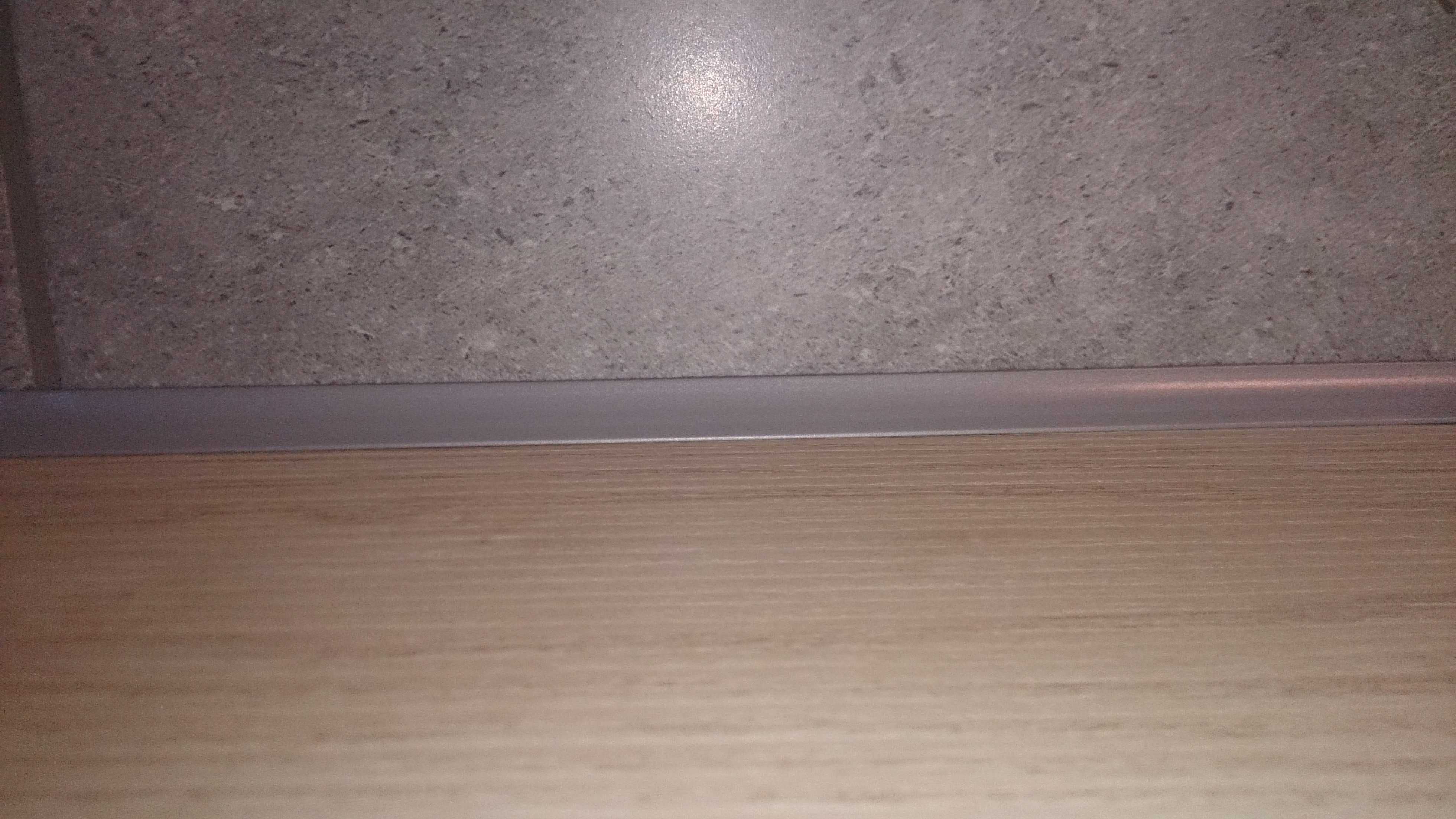 Silikonowa elastyczna uszczelka dekoracyjna kolor Aluminium (4,2m)