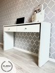 Szklana toaletka w stylu Glamour - lustrzana ramka