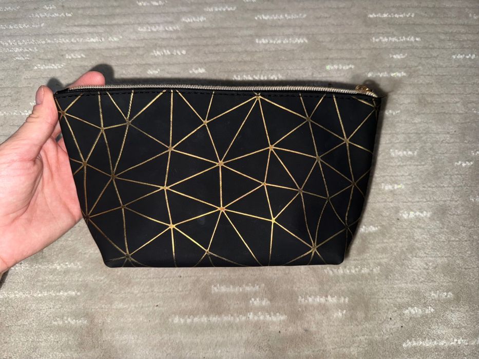 Czarno-złota kosmetyczka