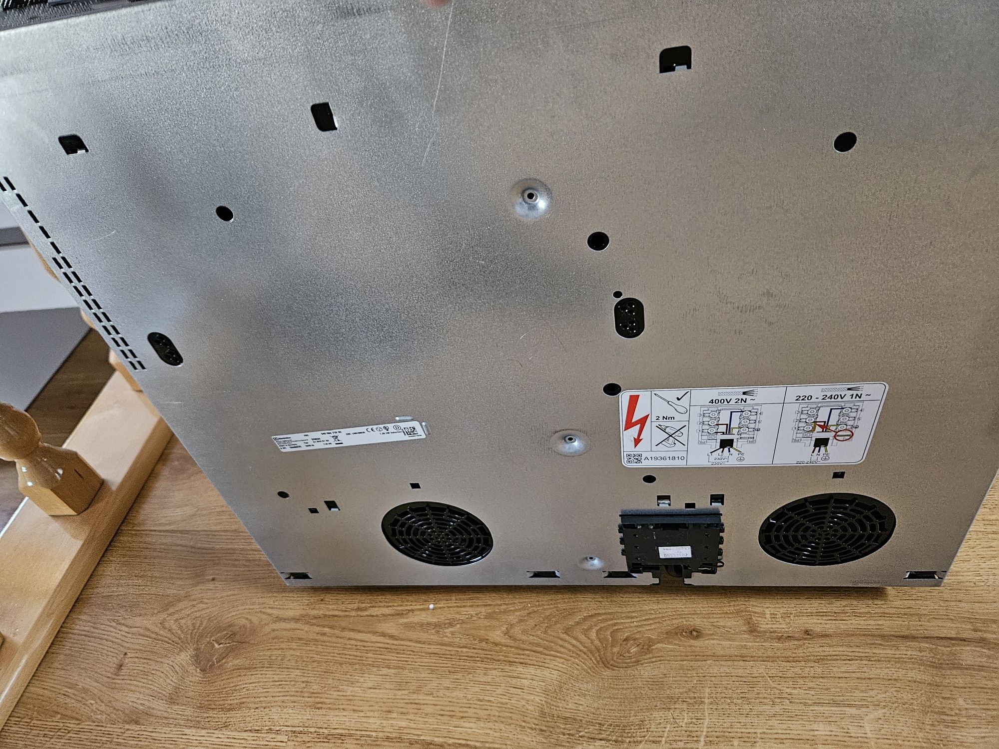 Płyta indukcyjna elektrolux eiv 634 uszkodzona