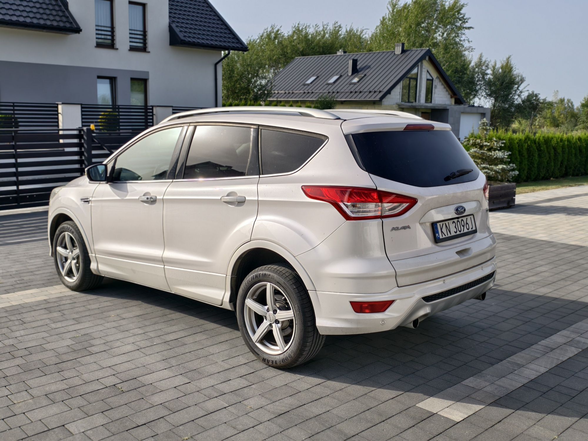 Ford Kuga 2014 rok 1.6 benzyna asystent pasa el klapa skora