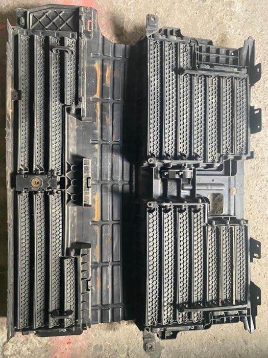 Решотка радіатора форд едж