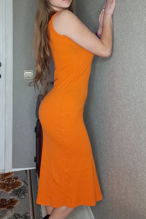 Літня сукня з розрізом