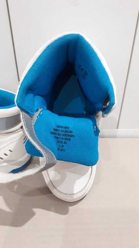 chłopięce świecące buty za kostkę marki H&M 26 ciepłe wkładka 16,5 cm