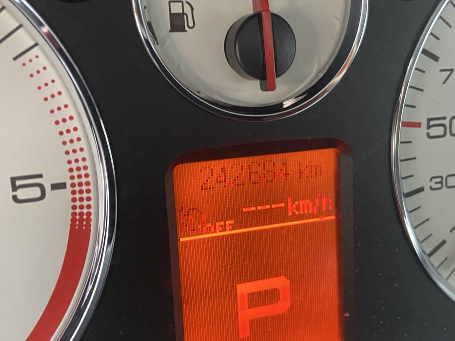 Peugeot 407 SW 2.0 HDi Automático – 2006