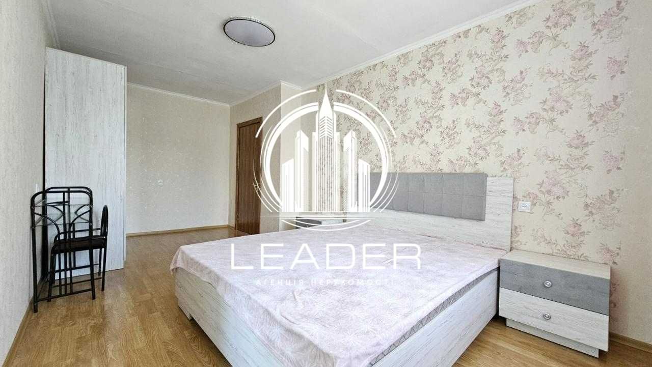 3 к. 86 м2, Григоренко, 33/44, м. Позняки 5 мин. Свободна.