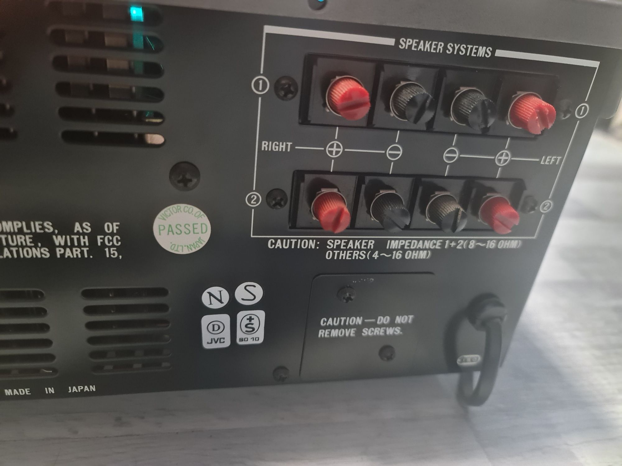 Dzieło sztuki amplituner JVC JR-S100L