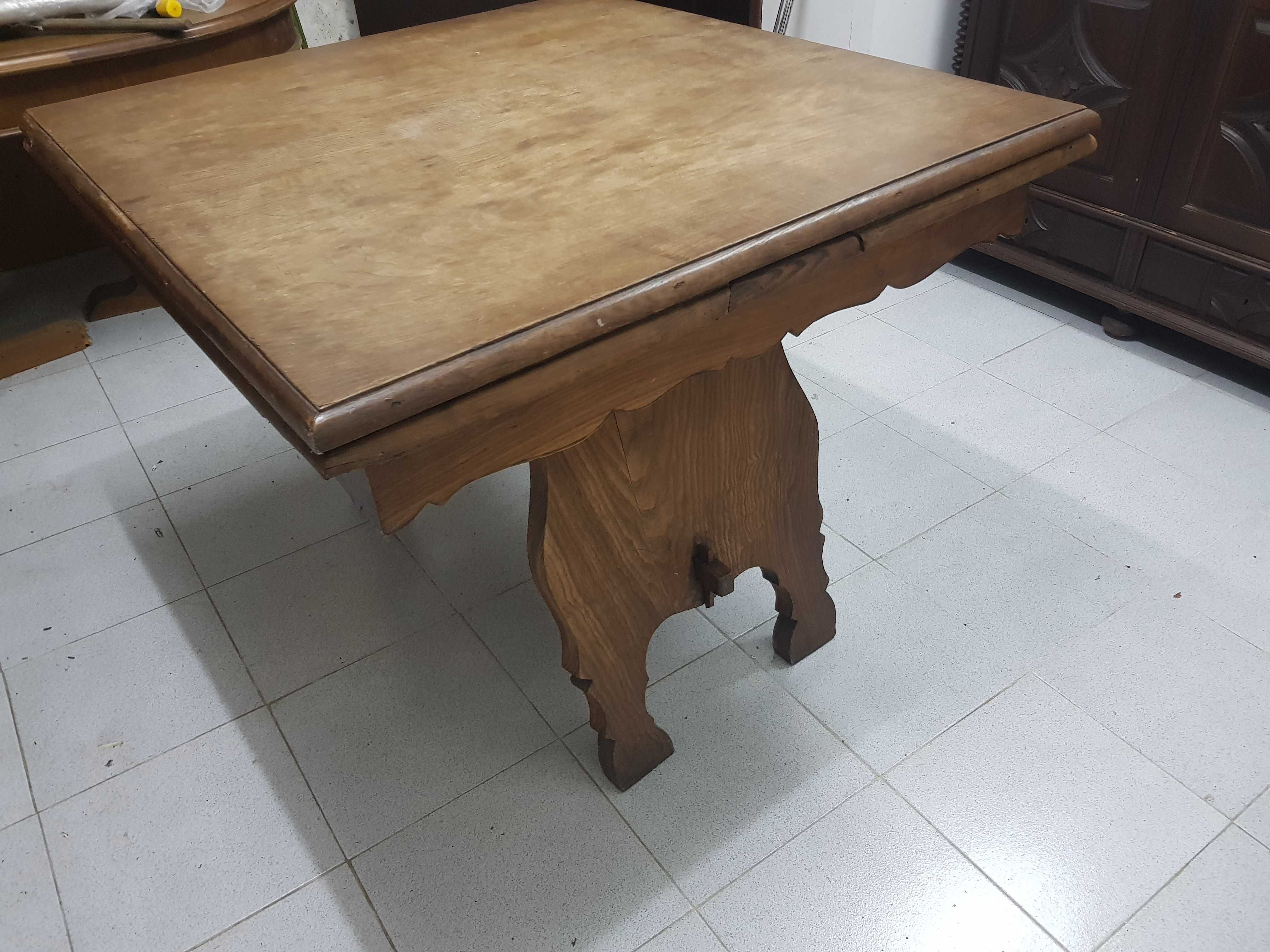 Mesa em Carvalho