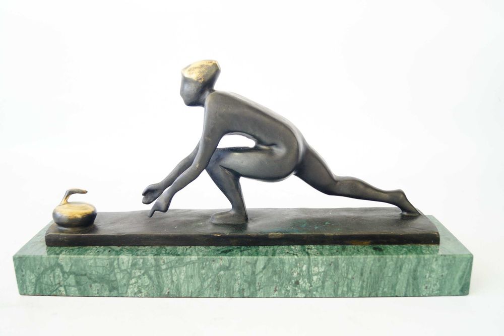 Figura z brązu gra w curling prezent figurka