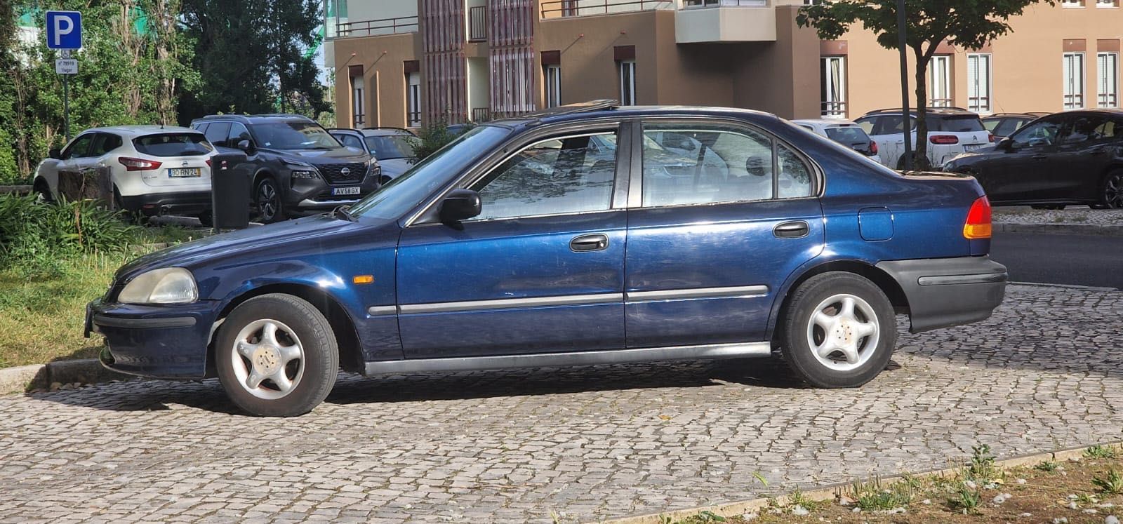 Vendo Honda Civic com 170.000 km reais