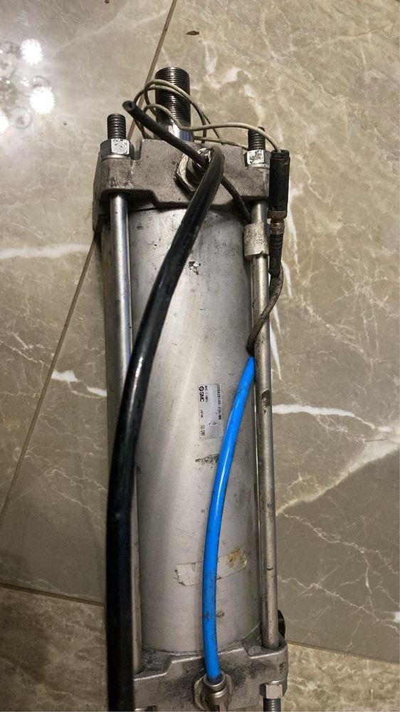 Siłownik pneumatyczny smc cdba2b100-235-wn