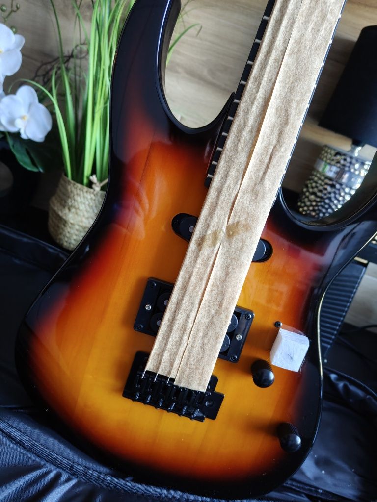 Gitara elektryczna w pokrowcu