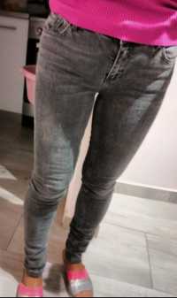 Spodnie damskie jeansy rurki 36