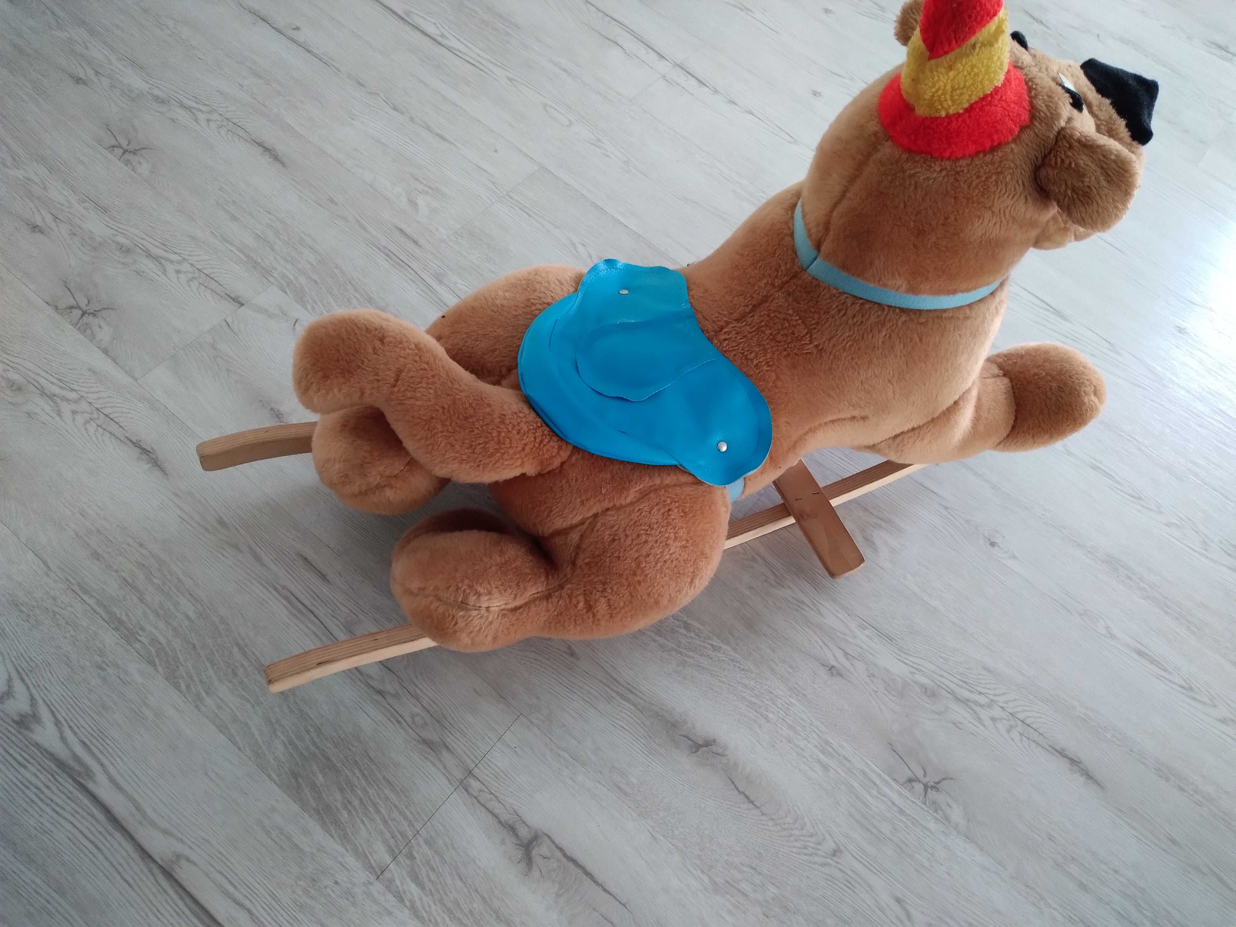 pies na biegunach zabawka