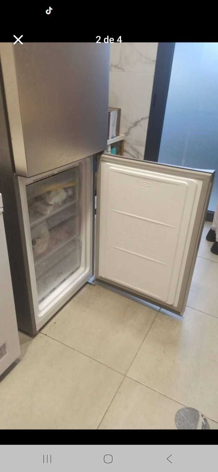 Frigorífico COMBINADO,  independiente Hotpoint: Libre de hielo.