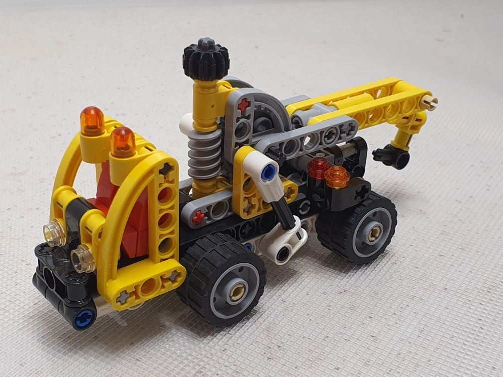 LEGO Technic 42031 Ciężarówka z wysięgnikiem