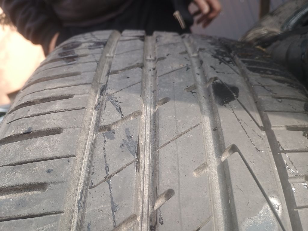 Sprzedam opony 235/50r19