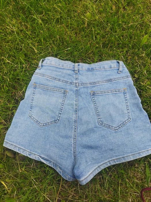літні шорти на високій посадці// в ідеальному стані))