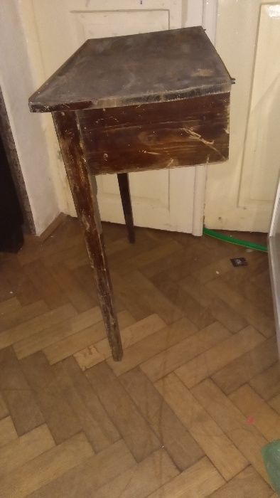 Konsolka eklektyczna pod lustro , dwu nożna , cena 400 zł.