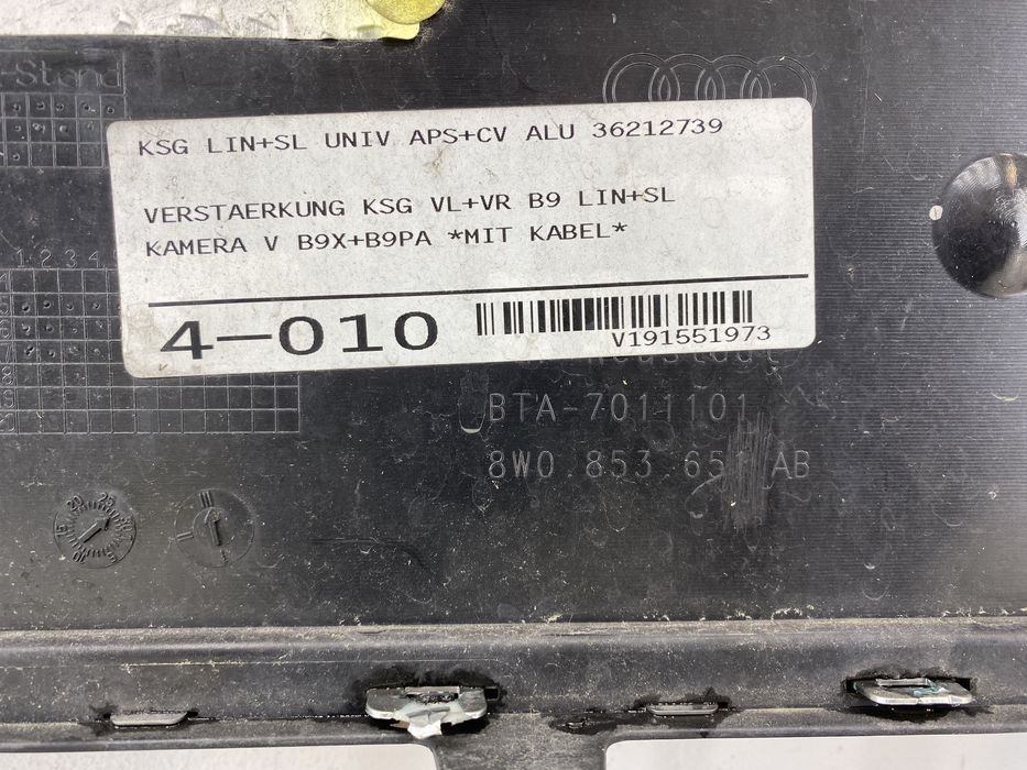 Audi A4 B9 zderzak przedni przód zwykły 8w0 4xPDC