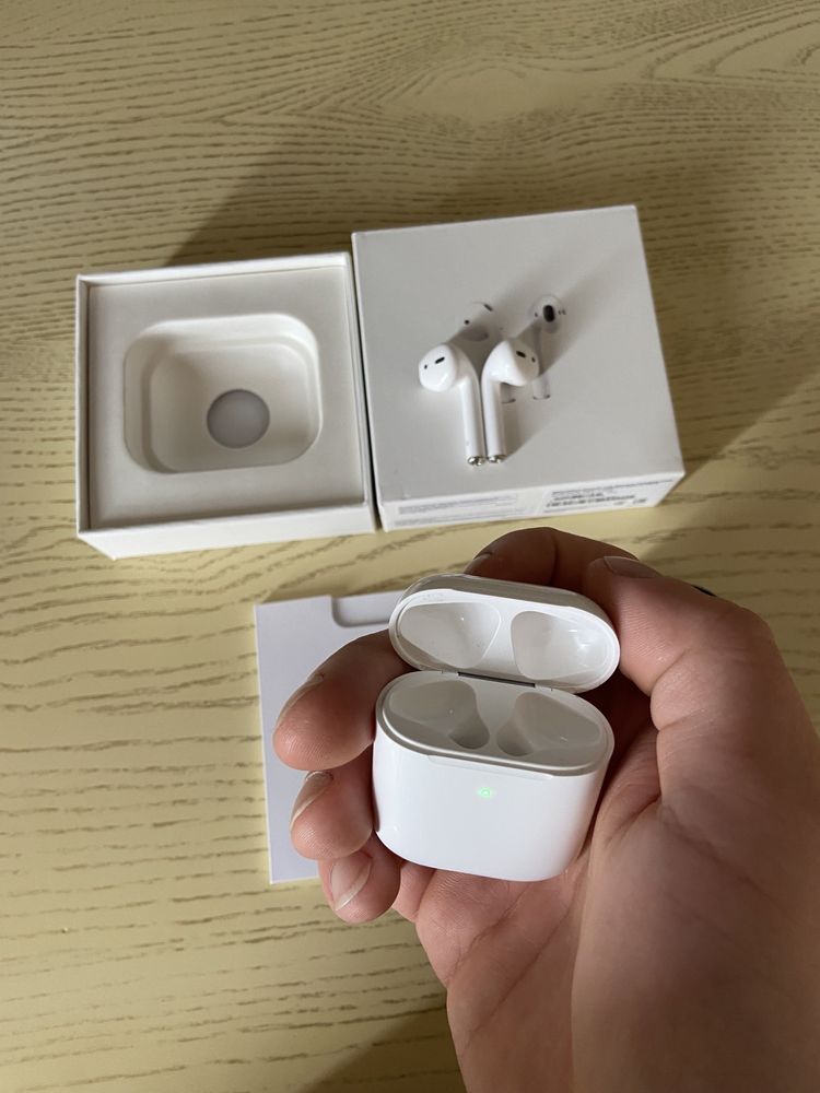 Airpods 2 with wireless charging case ТЕРМІНОВО!