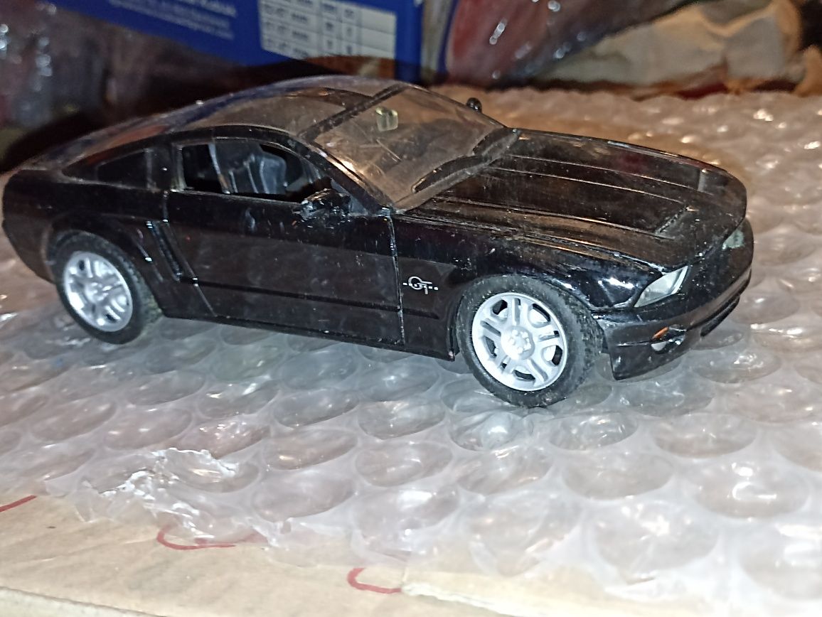 Model Ford Mustang GT 1:24